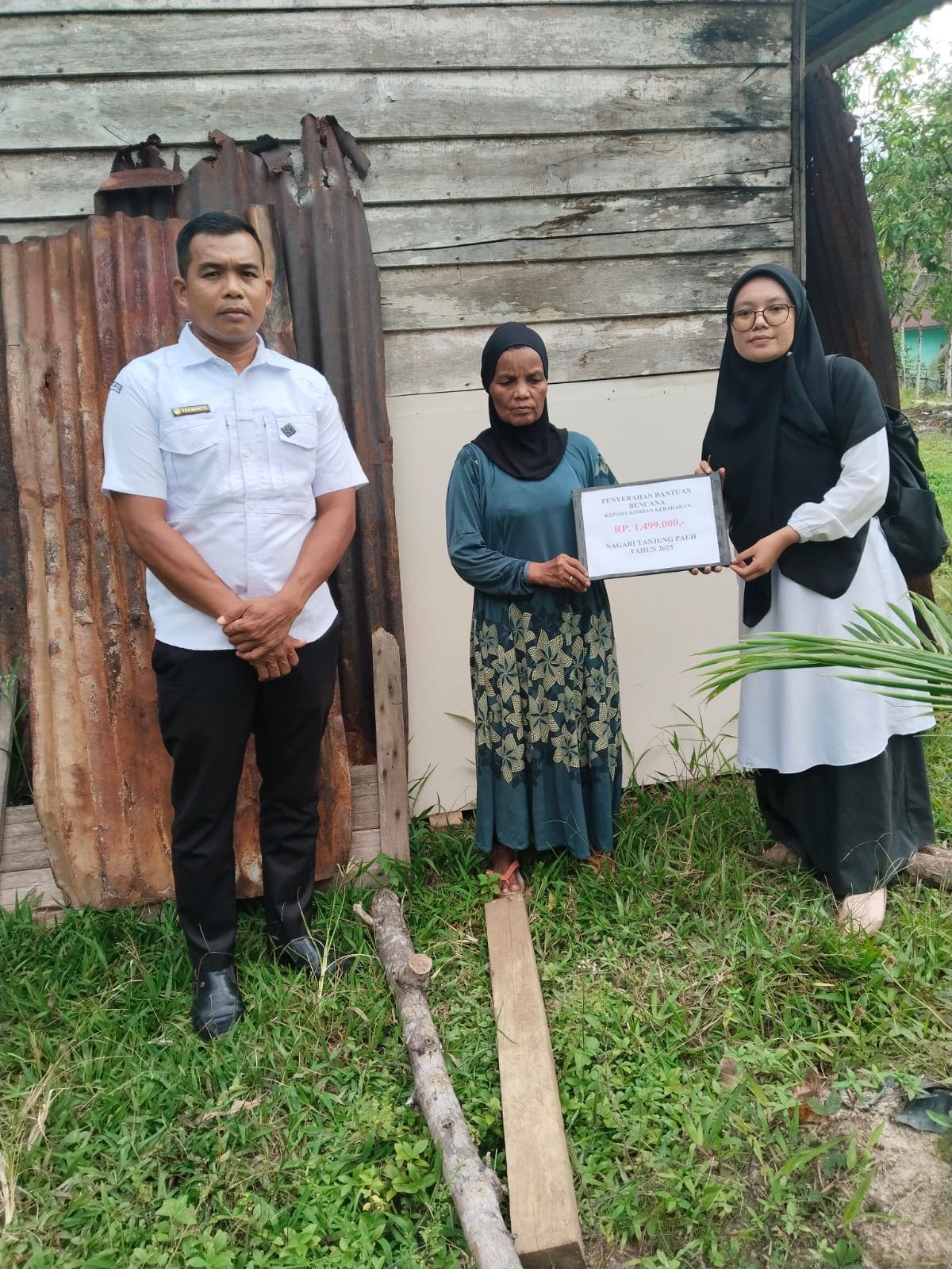 penyaluran-bantuan-untuk-korban-kebakaran-di-nagari-tanjung-pauh